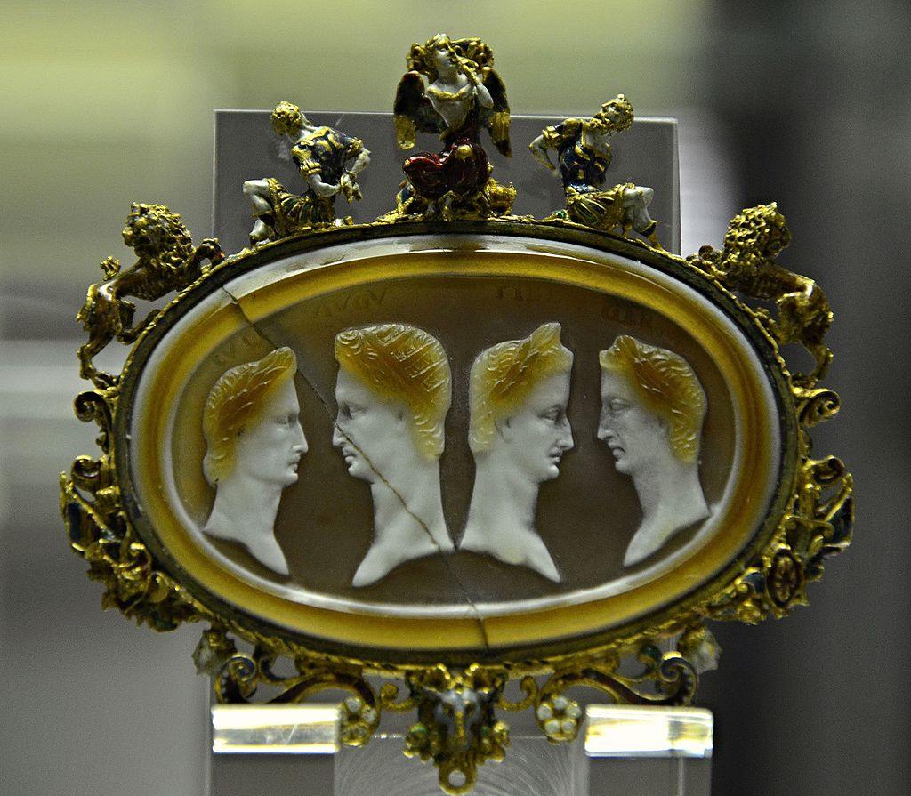 
Roman sardonyx cameo with Julius Caesar and Augustus (left) and Tiberius and Germanicus (right), decorative mount of the 16th century, Cabinet des médailles, Paris. By Carole Raddato from FRANKFURT, Germany. CC BY-SA 2.0