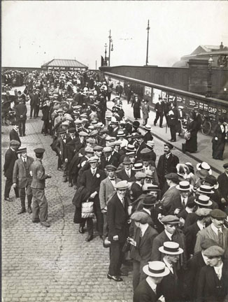 "Pals" departing from Preston railway station, August 1914