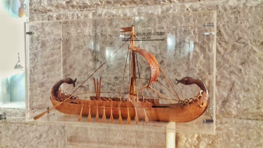An image of an ancient Illyrian ship, Muzeu i Krujes, 2021. By A.jobs02, CC BY-SA 4.0